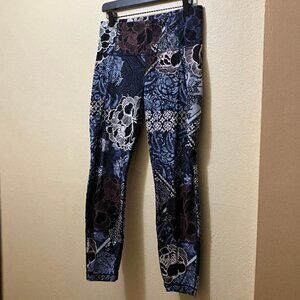 Athleta Patchwork Salutation 7/8 Tight Navy Floral Paisley Crop Leggings Medium